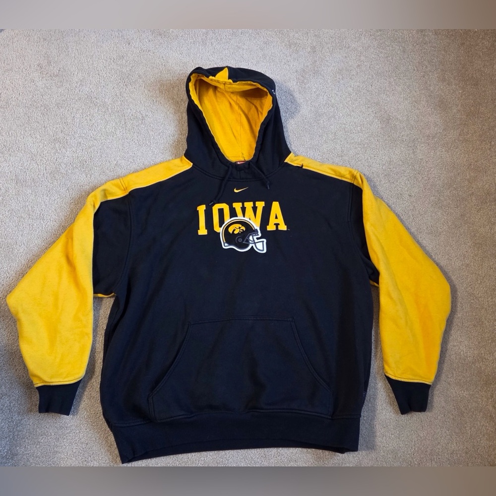 Men’s X Large Black Nike Iowa Football Hooded Sweatshirt